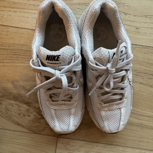 Nike Women's White and Gray Sneakers - Picture 2 of 4